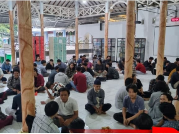 Masjid Takhobbar Tel-U Surabaya Bagikan Takjil 250 Nasi…