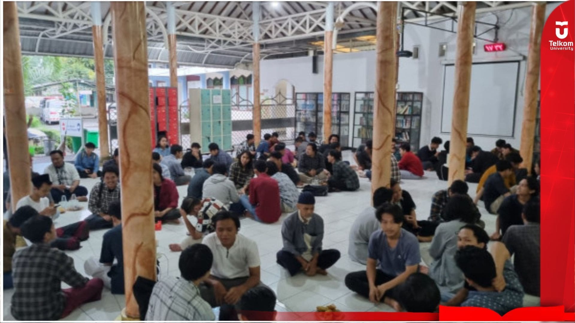 Masjid Takhobbar Tel-U Surabaya Bagikan Takjil 250 Nasi…